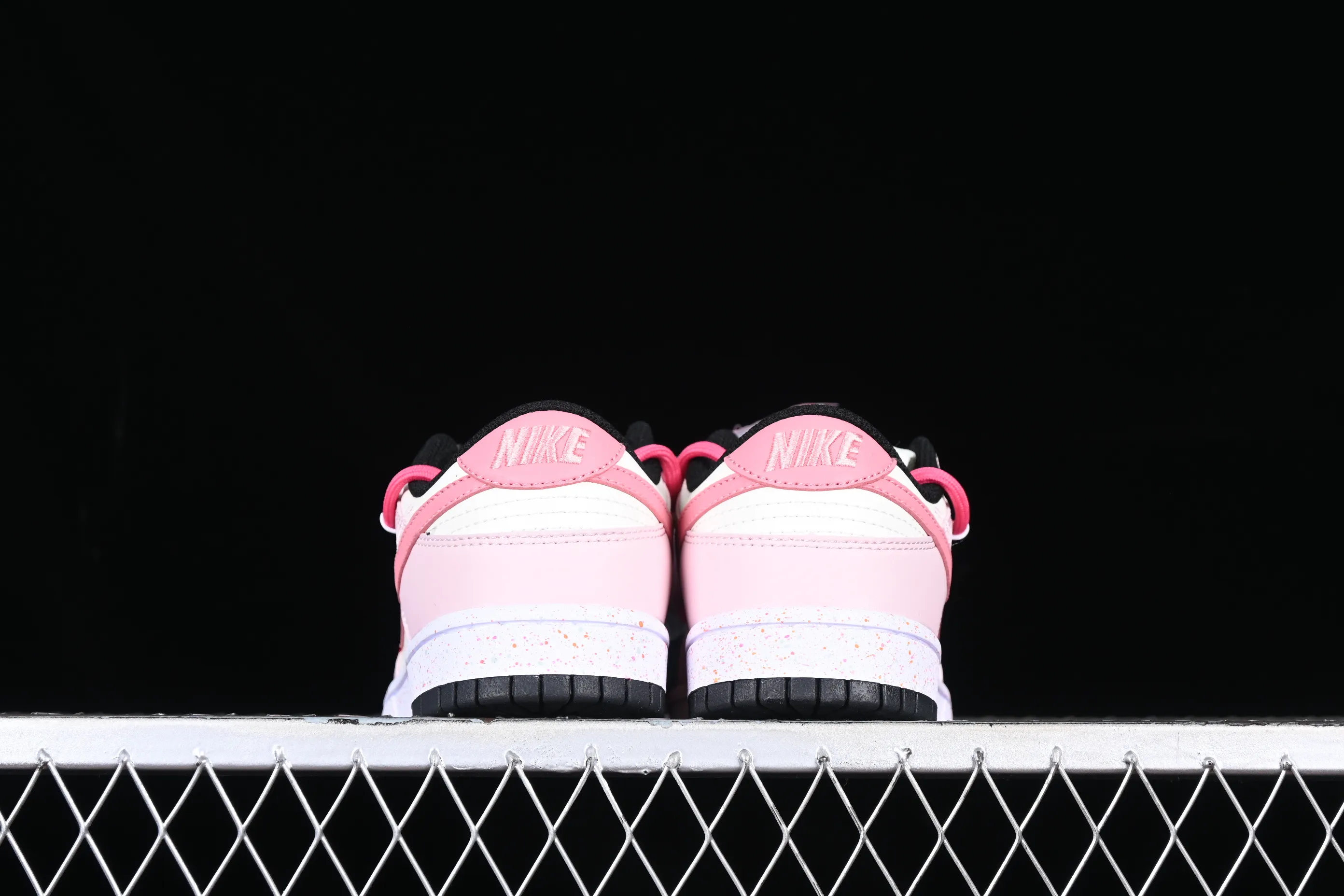 All Categories Nk SB Dunk Series Nk SB Dunk Low Low-top sneakers Nk Dunk Low "Multi Color" Vibrant three hooks Customized version of deconstructed strap casual sneakers FD4623-131